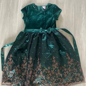 Kids dress size 12. Green with gold accents. Zips in the back. Worn once